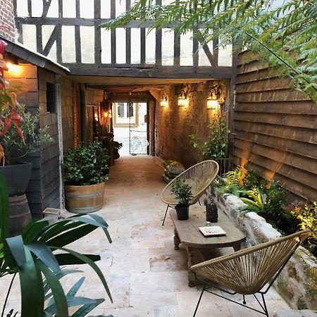 Le Baldaquin / Les Suites Romantiques Honfleur Esterno foto