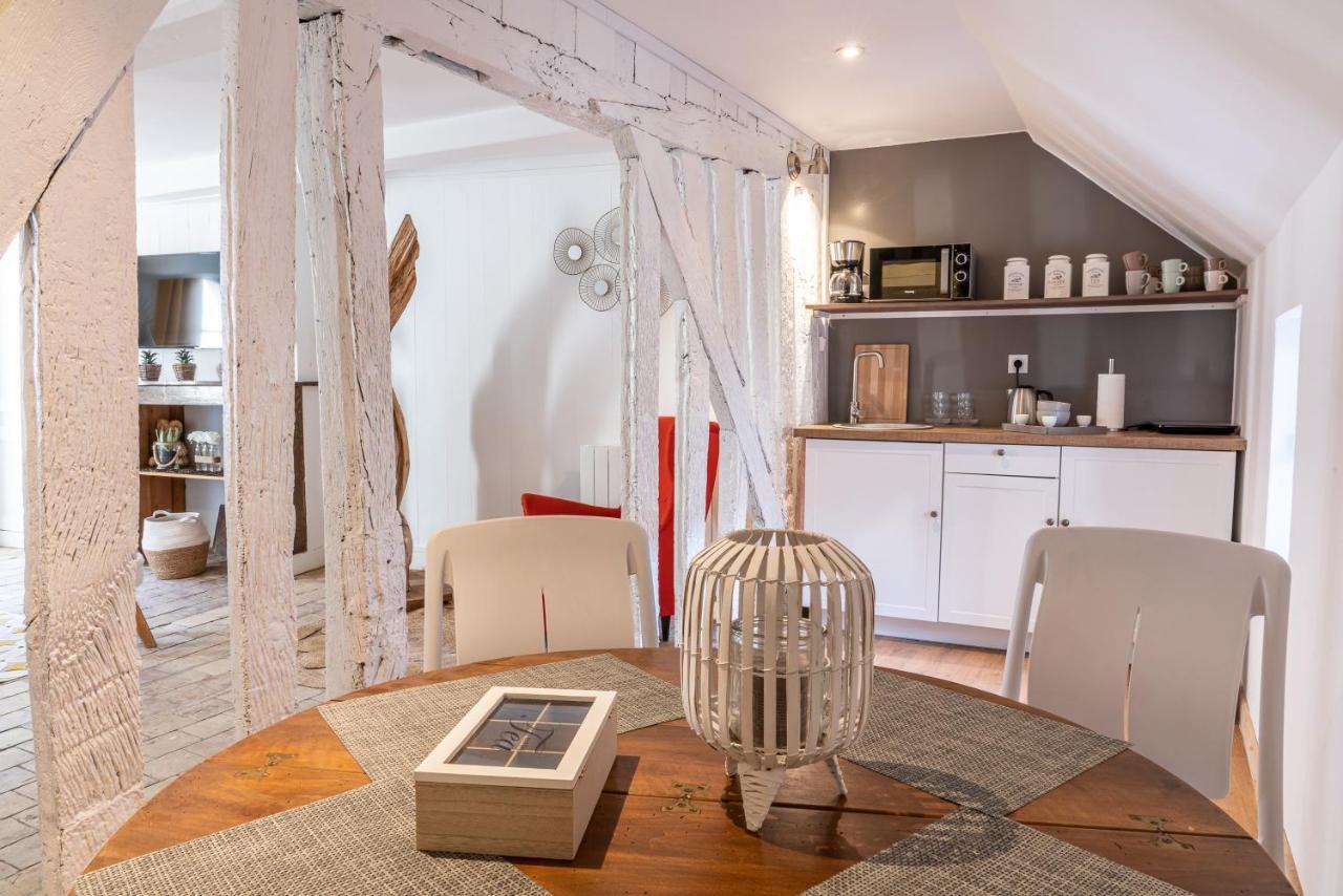 Le Baldaquin / Les Suites Romantiques Honfleur Esterno foto