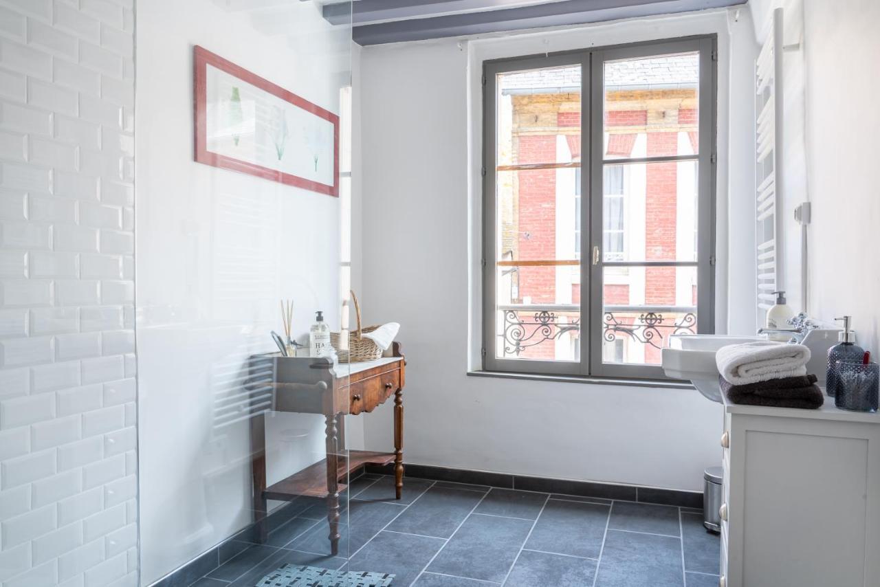 Le Baldaquin / Les Suites Romantiques Honfleur Esterno foto