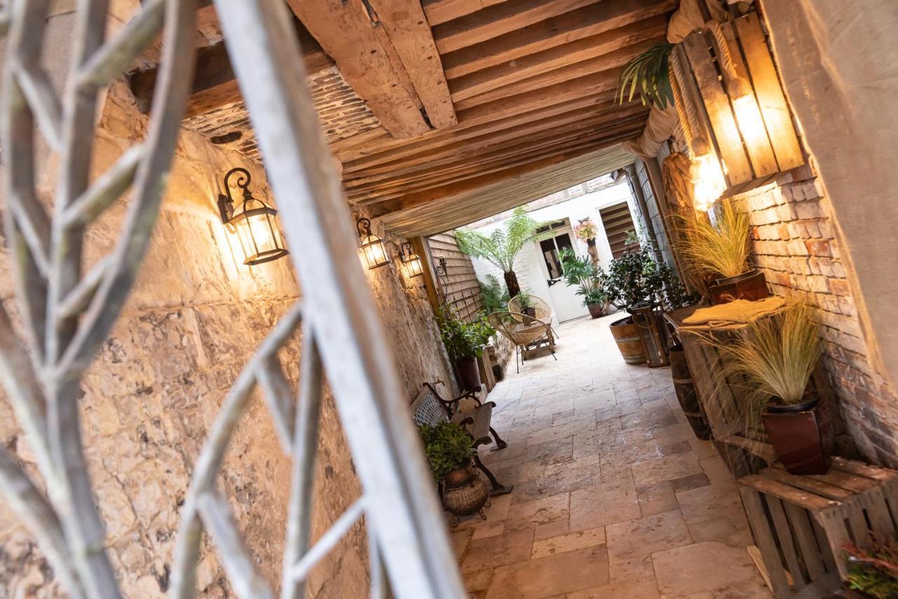Le Baldaquin / Les Suites Romantiques Honfleur Esterno foto